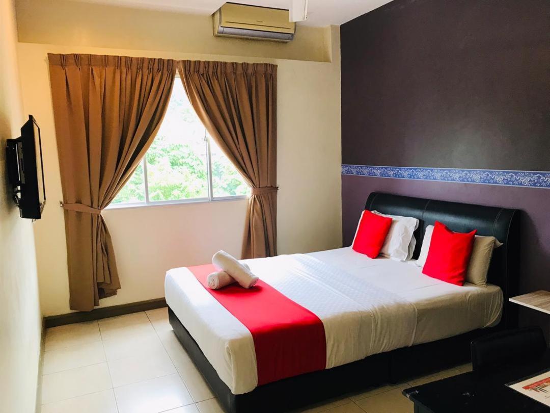 Alia Express Ferringhi Hotel Batu Feringgi Bagian luar foto