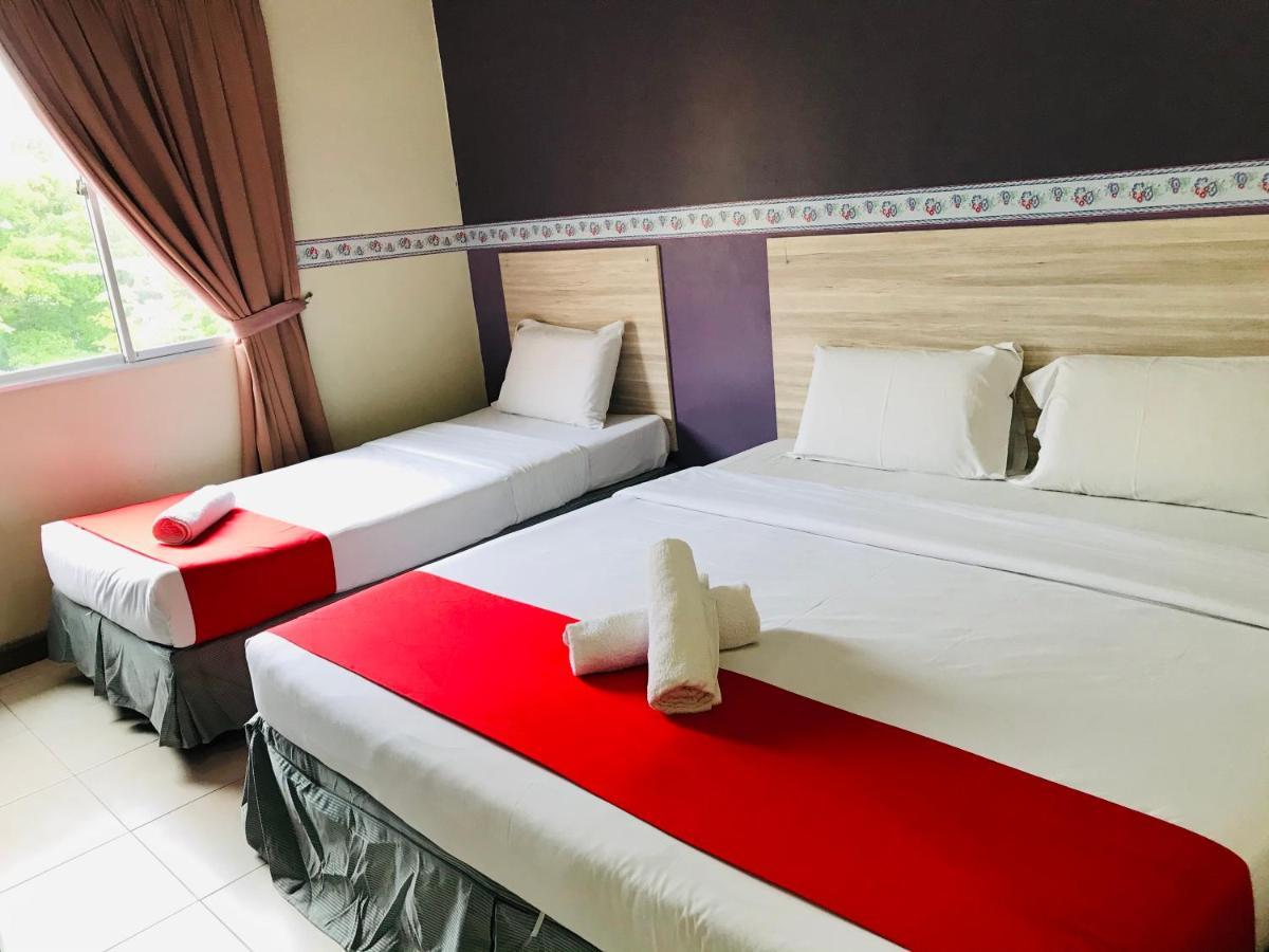 Alia Express Ferringhi Hotel Batu Feringgi Bagian luar foto