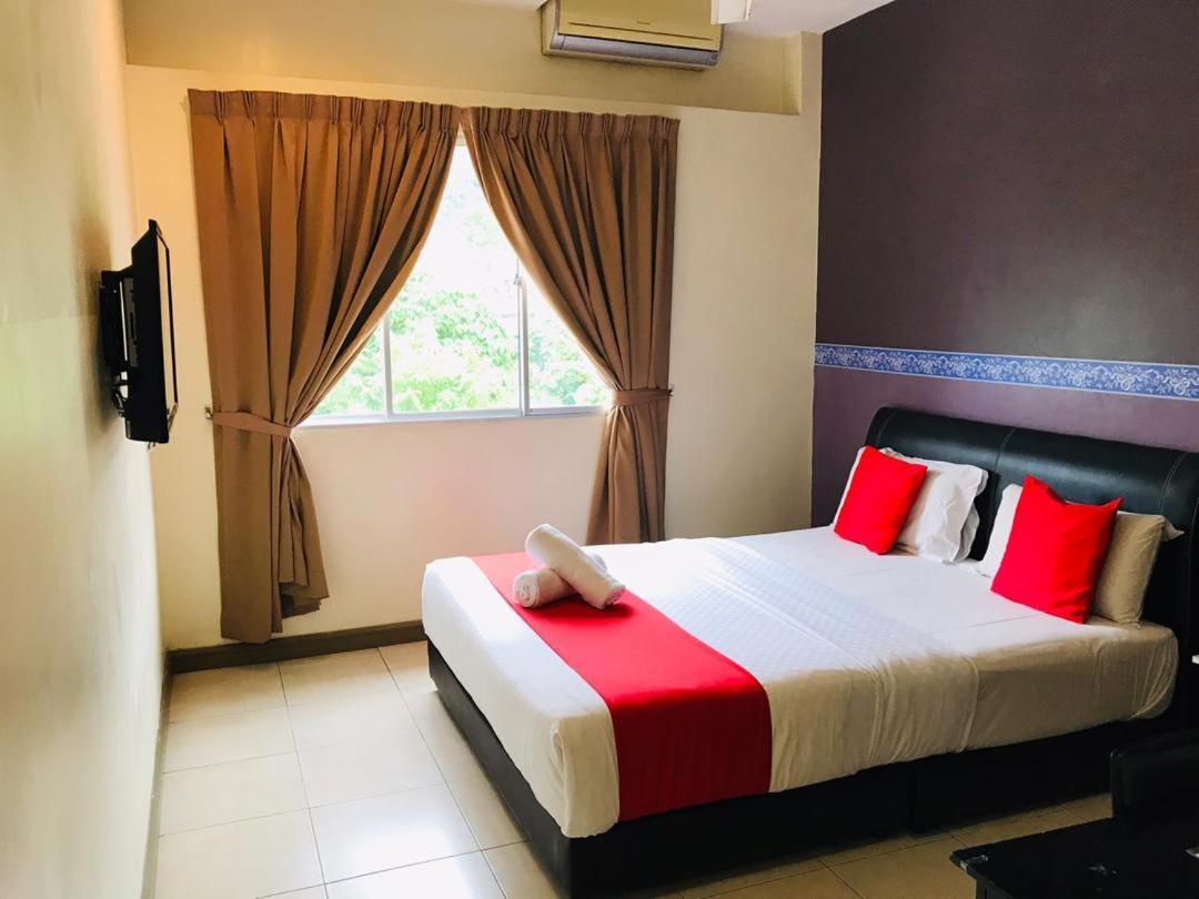 Alia Express Ferringhi Hotel Batu Feringgi Bagian luar foto