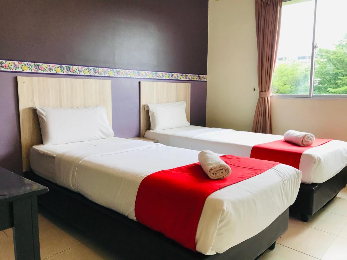 Alia Express Ferringhi Hotel Batu Feringgi Bagian luar foto