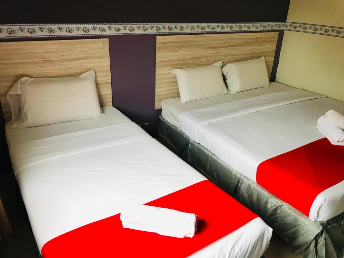 Alia Express Ferringhi Hotel Batu Feringgi Bagian luar foto