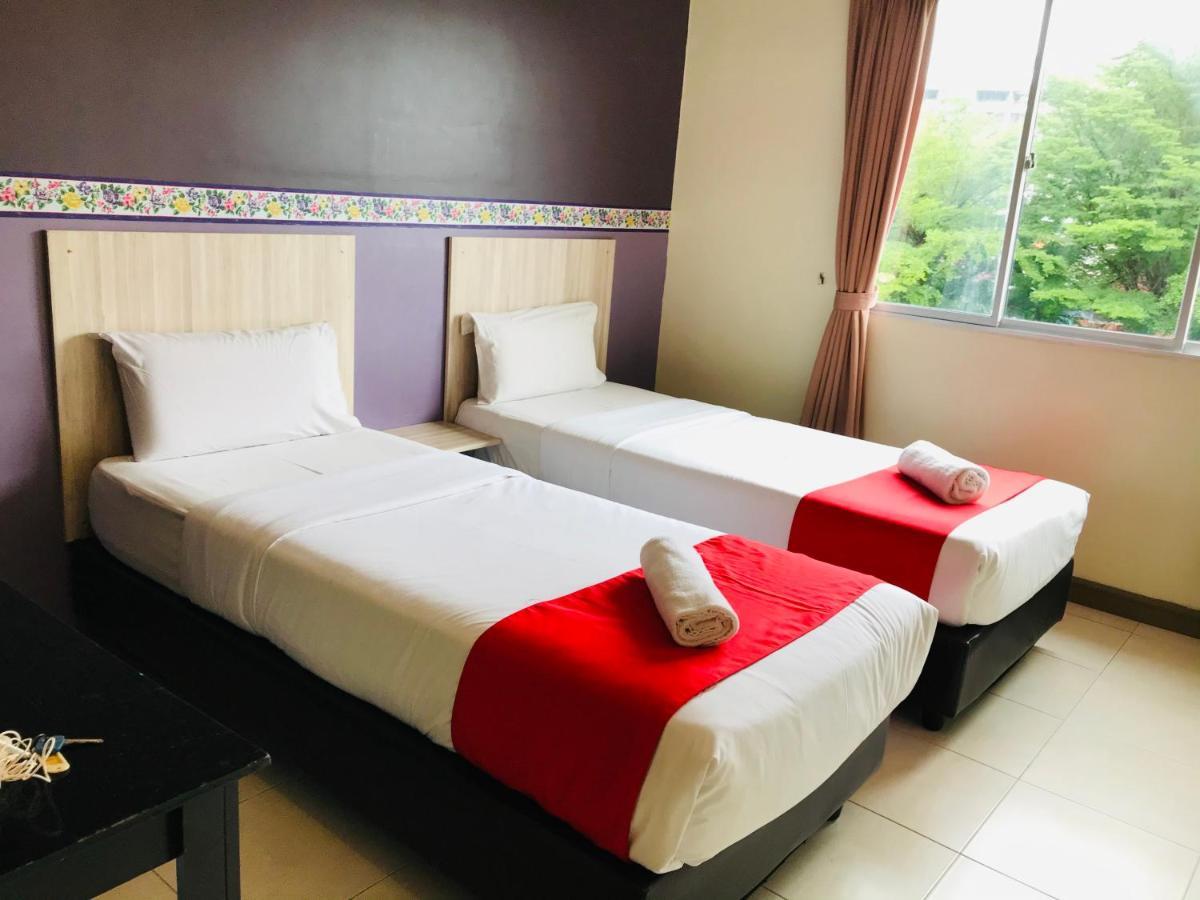 Alia Express Ferringhi Hotel Batu Feringgi Bagian luar foto