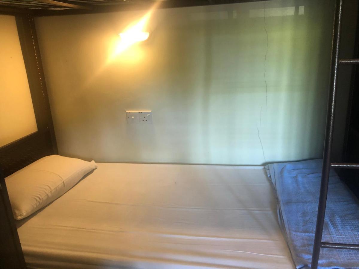 Alia Express Ferringhi Hotel Batu Feringgi Bagian luar foto