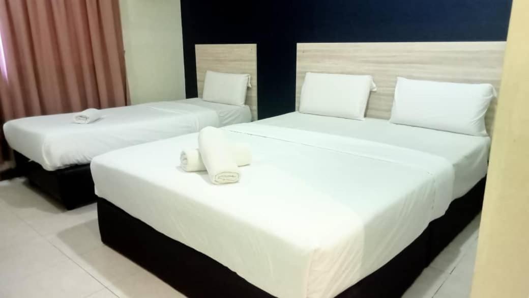 Alia Express Ferringhi Hotel Batu Feringgi Bagian luar foto