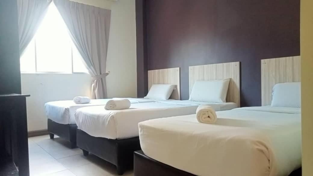 Alia Express Ferringhi Hotel Batu Feringgi Bagian luar foto