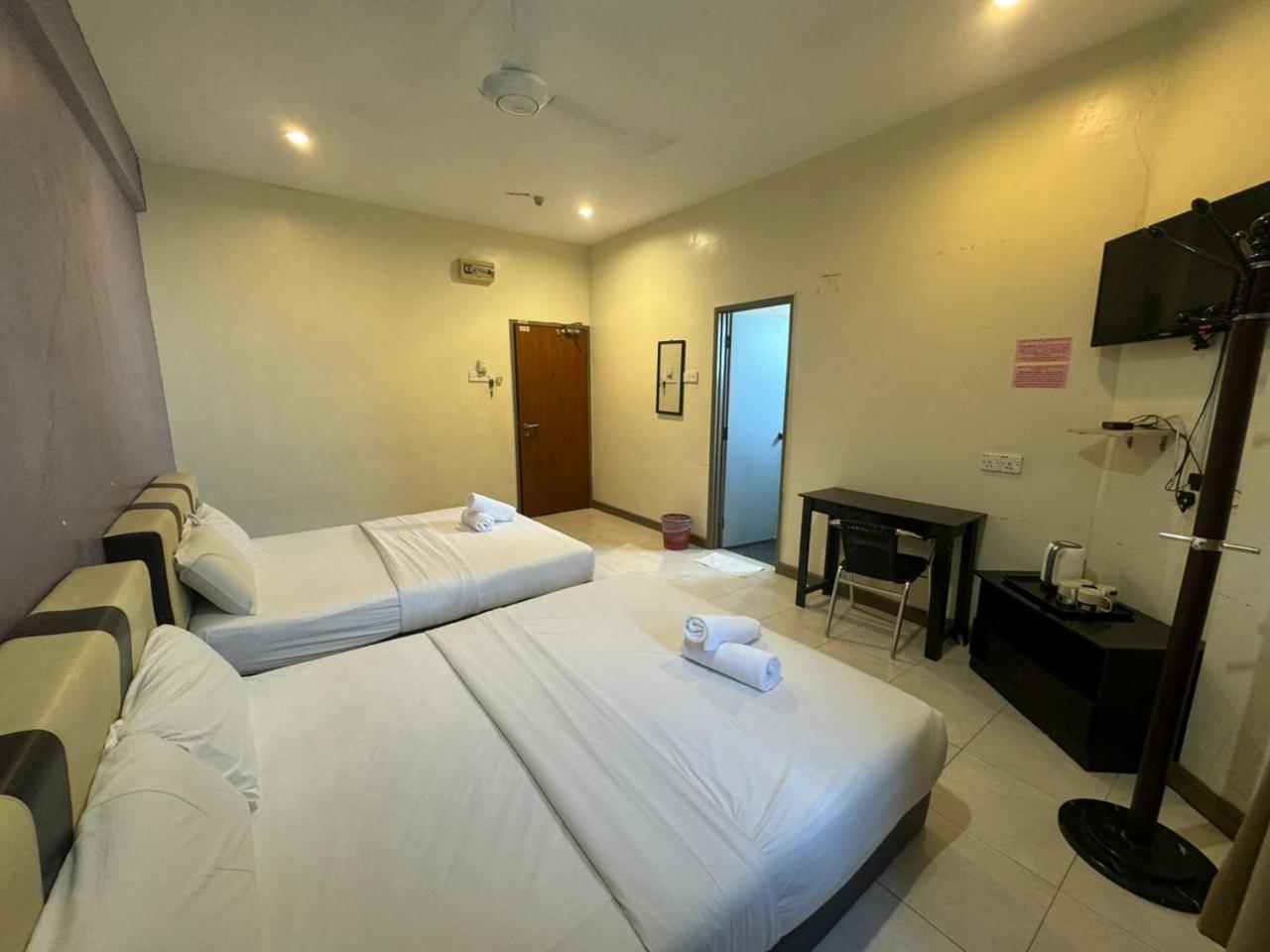 Alia Express Ferringhi Hotel Batu Feringgi Bagian luar foto