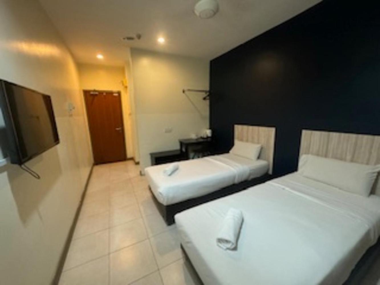 Alia Express Ferringhi Hotel Batu Feringgi Bagian luar foto
