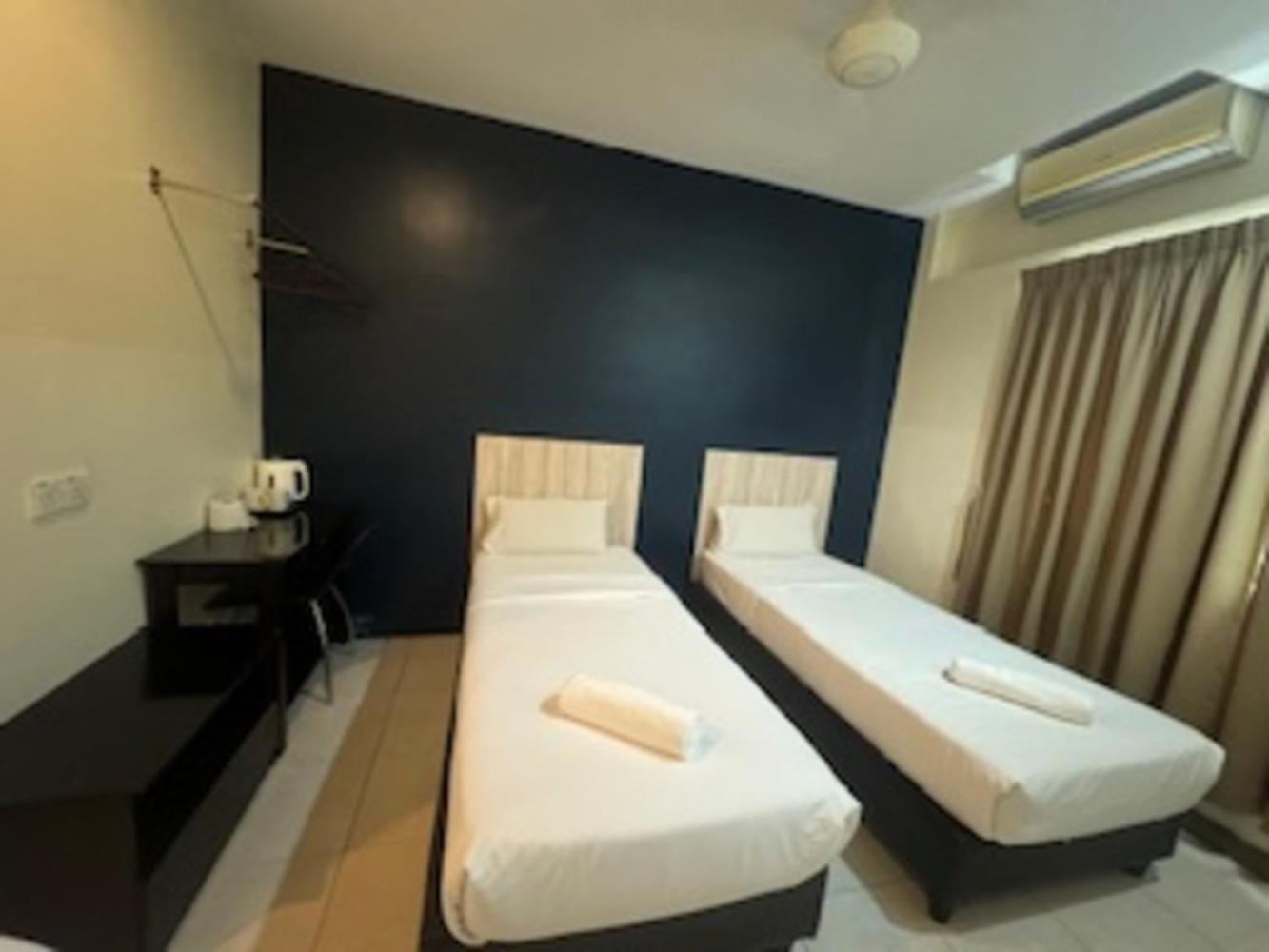 Alia Express Ferringhi Hotel Batu Feringgi Bagian luar foto