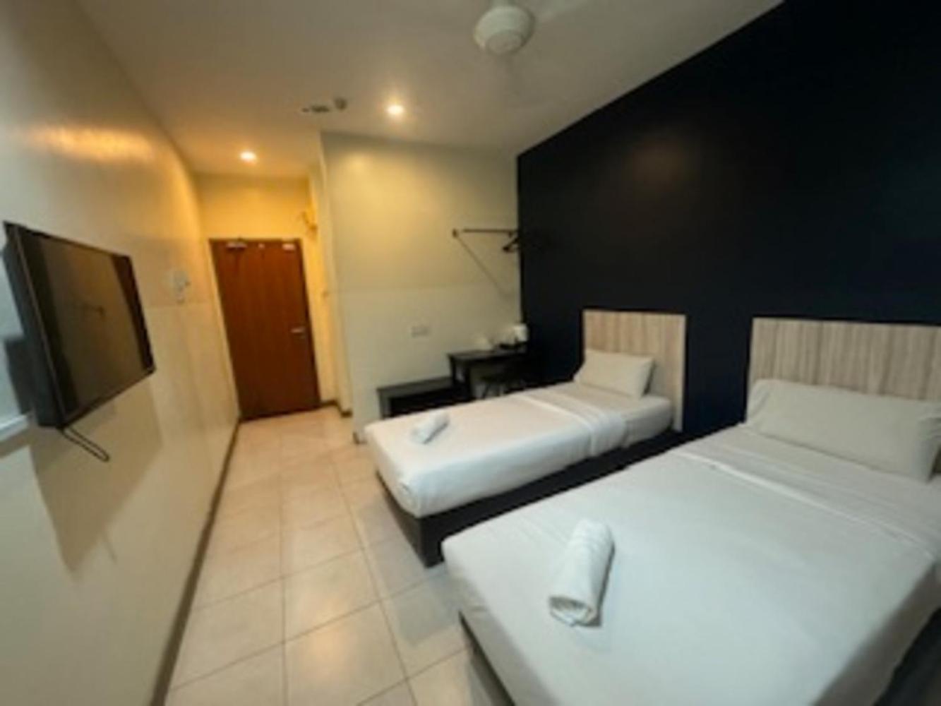 Alia Express Ferringhi Hotel Batu Feringgi Bagian luar foto