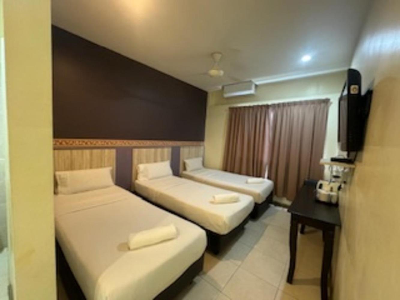 Alia Express Ferringhi Hotel Batu Feringgi Bagian luar foto