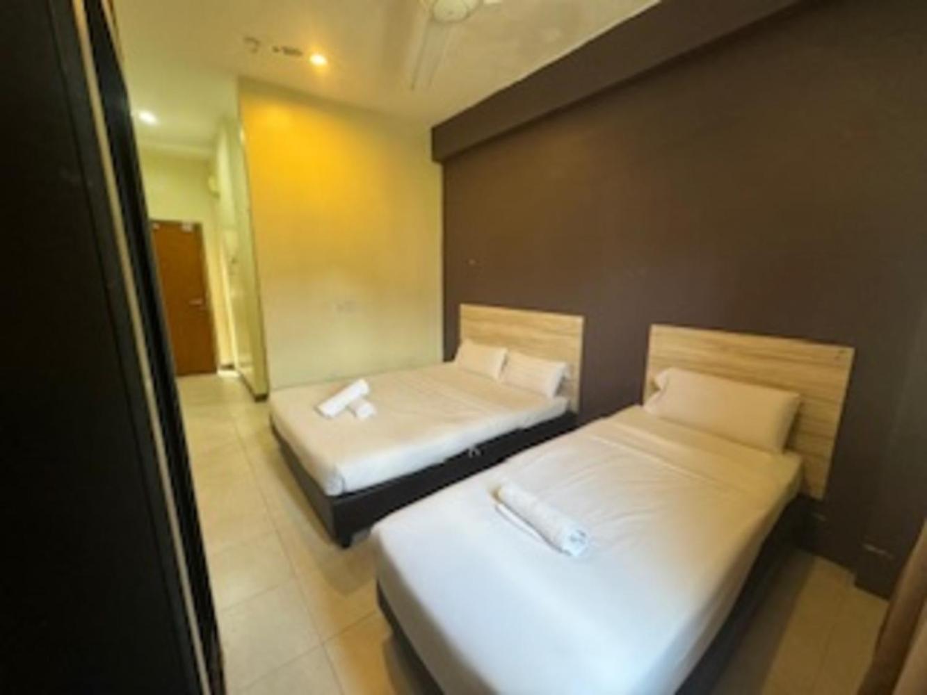 Alia Express Ferringhi Hotel Batu Feringgi Bagian luar foto