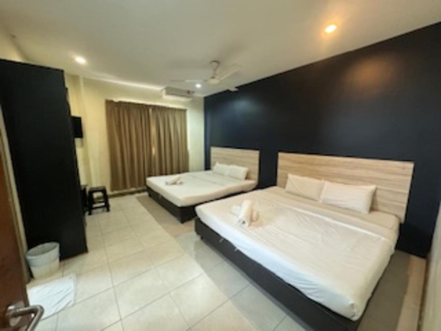 Alia Express Ferringhi Hotel Batu Feringgi Bagian luar foto