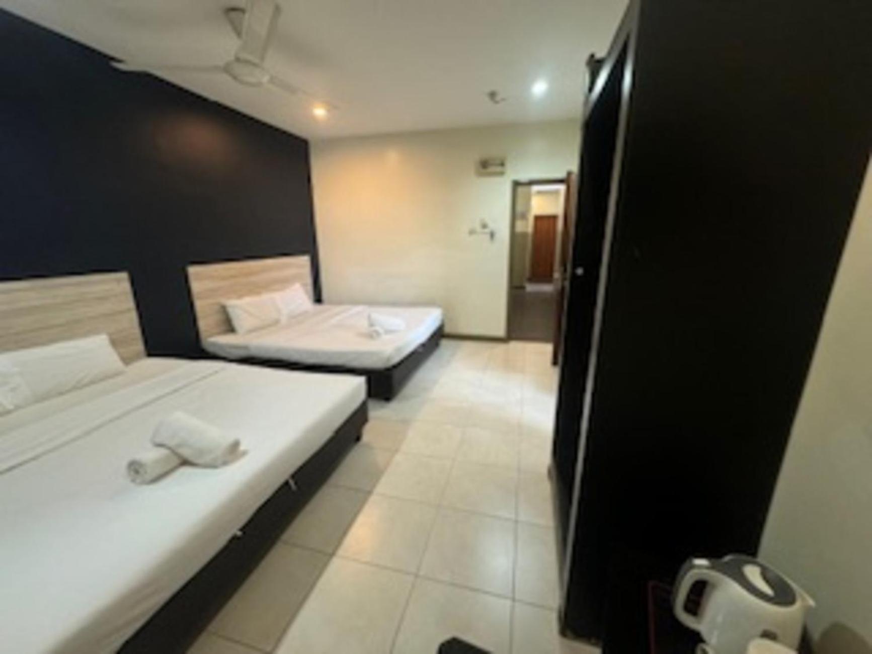 Alia Express Ferringhi Hotel Batu Feringgi Bagian luar foto