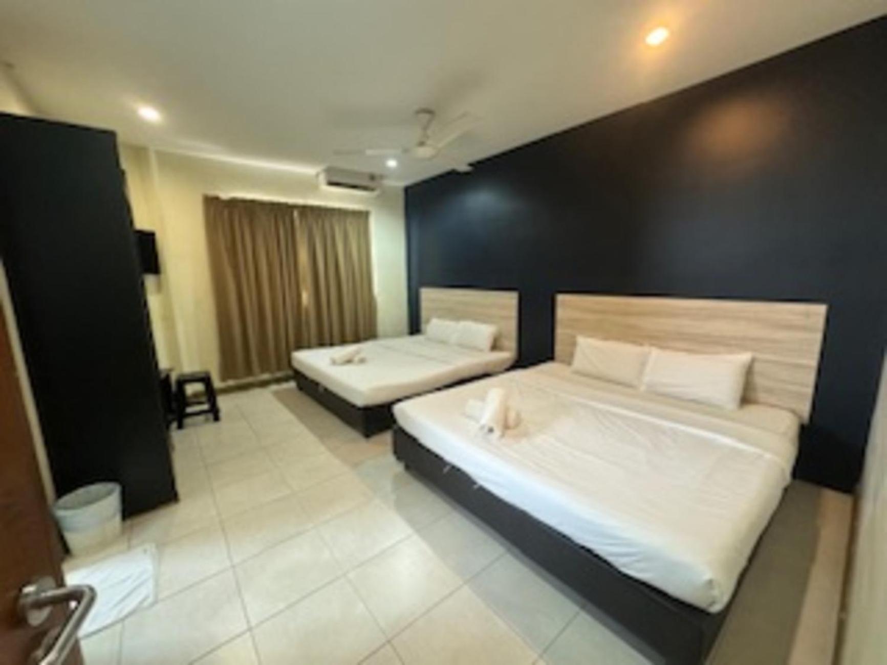 Alia Express Ferringhi Hotel Batu Feringgi Bagian luar foto